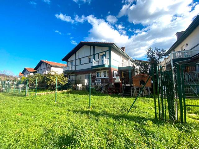Chalet en venta en Castro Urdiales, Samano. Chalets Castro.