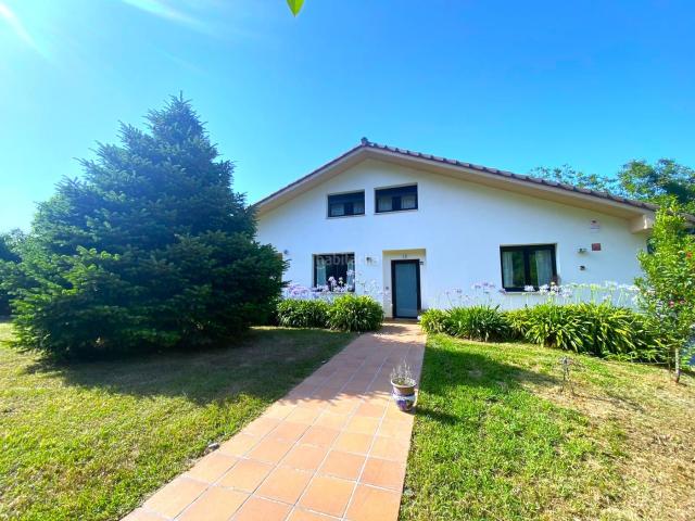 Chalet en venta en Castro Urdiales, Samano. Chalets Castro.