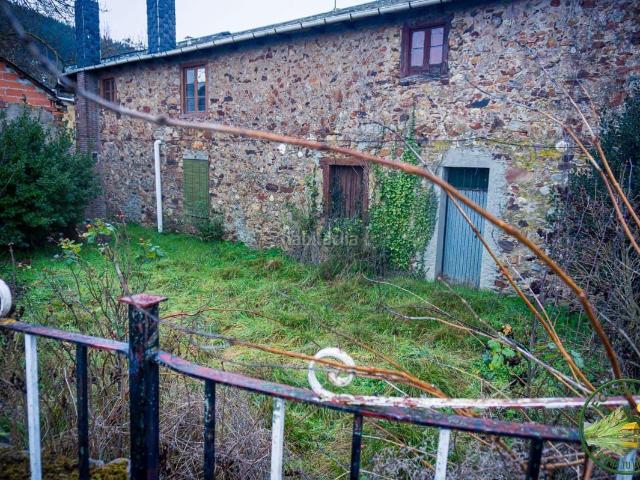 Chalet en venta en Castropodame. Se vende impresionante casona tradicional de piedra. Chalets.