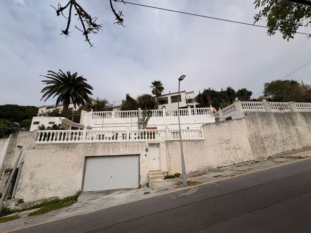 Chalet en venta en Ceuta, Hacho Amaro. El Chalet de tu sueño. Chalets.