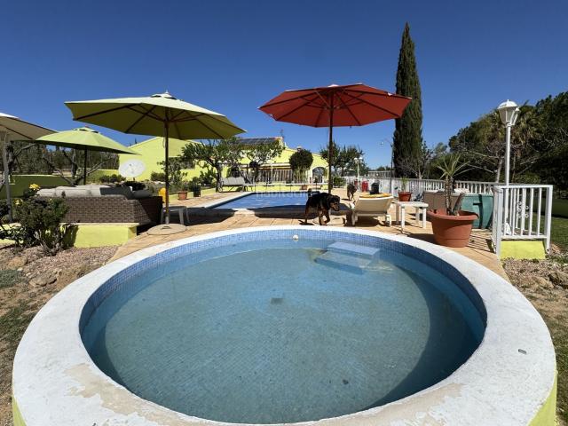 Chalet en venta en Cehegín. ? EXCLUSIVA FINCA DE LUJO CON CHALET, PISCINA, PISTA DE TENIS Y 25.000 m² DE TERRENO EN CEHEGÍN MURCIA ? Un auténtico paraíso. Chalets.