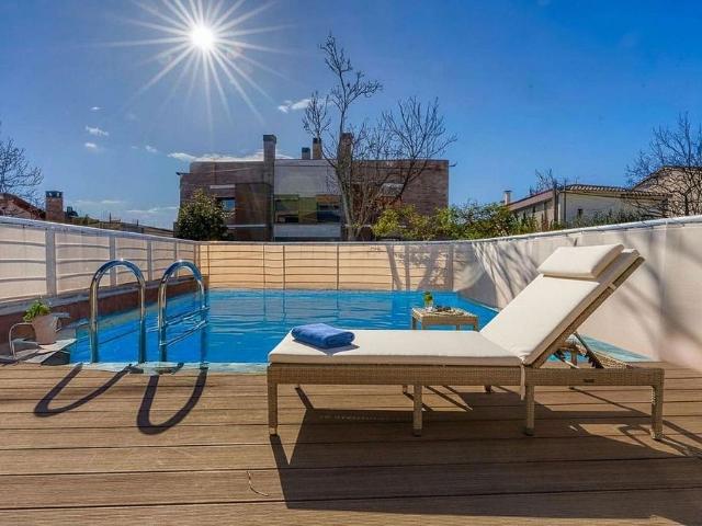 Chalet en venta en Cerdanyola del Vallès, de 280 m² 4 habitaciones por 765.000