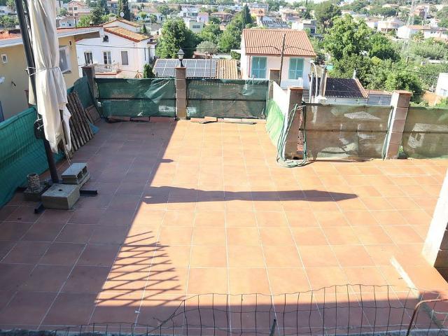 Chalet en venta en Cerdanyola del Vallès, de 90 m² 4 habitaciones por 309.000
