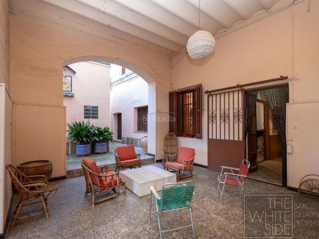 Chalet en venta en Cervelló. Casa señorial en Cervelló Masía modernista protegida de 1918. Chalets.