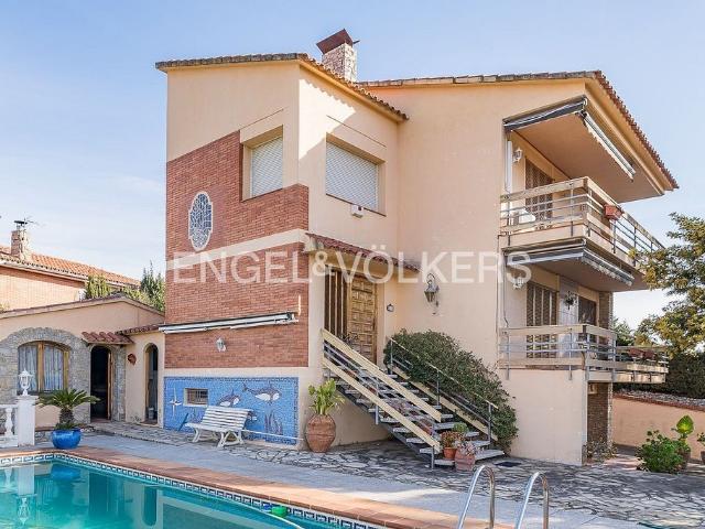 Chalet en venta en Cervelló, de 280 m² 4 habitaciones por 535.000