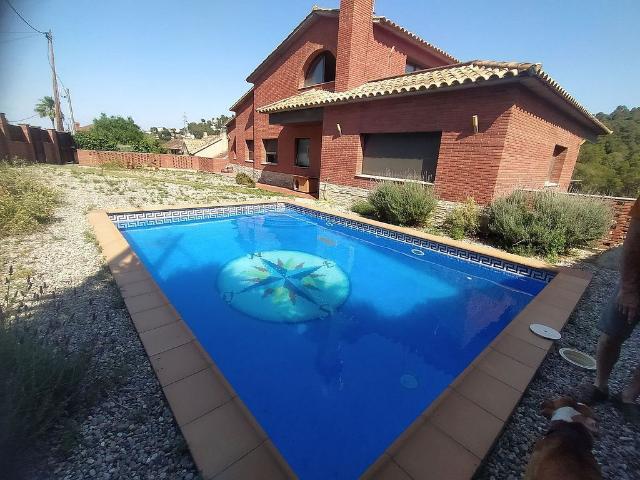 Chalet en venta en Cervelló, de 340 m² 4 habitaciones por 620.000