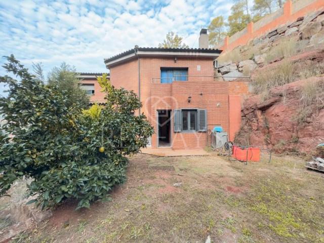 Chalet en venta en Cervelló, Santa rosa 3