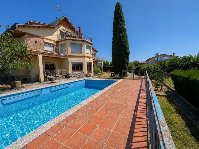 Chalet en venta en Cervera, de 390 m² 8 habitaciones por 429.000