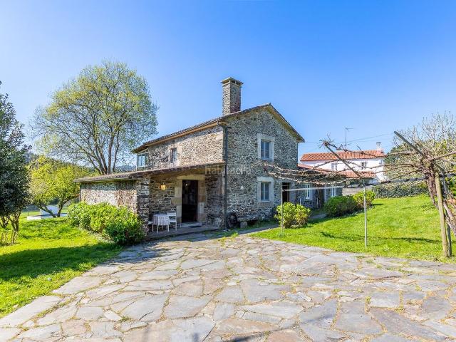 Chalet en venta en Cesuras. CASA DE PIEDRA SEÑORIAL CON FINCA, PISCINA Y NEGOCIO TURÍSTICO EN OZACESURAS. Chalets.