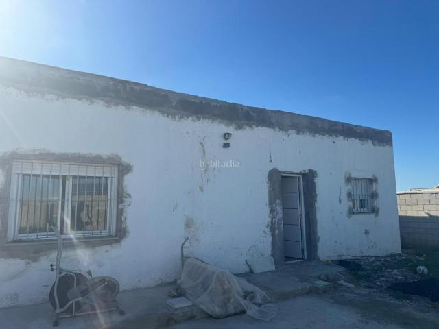 Chalet en venta en Chiclana de la Frontera, Los Franceses La Vega. CHALET CON PISCINA,NO HIPOTECABLE. Chalets Chiclana de la.