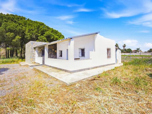 Chalet en venta en Chiclana de la Frontera, Los Franceses La Vega. Chalet de 2 dormitorios y 6.483 m2 de parcela en el Marquesado. Chalets Chiclana de la.