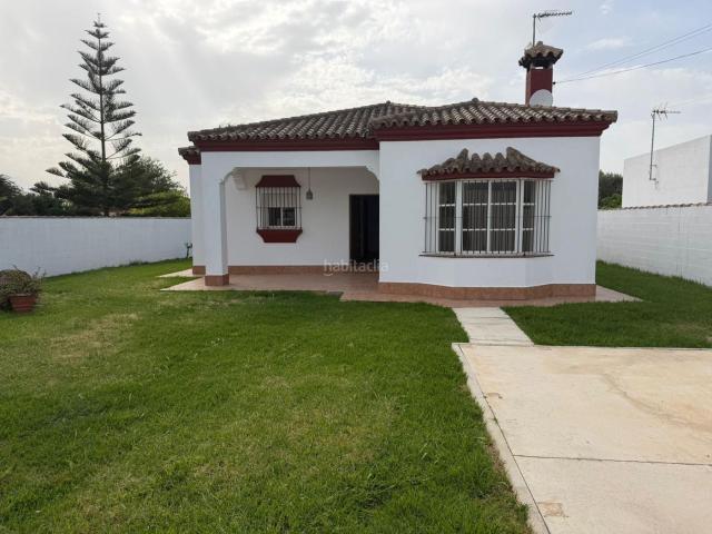 Chalet en venta en Chiclana de la Frontera, Los Franceses La Vega. Chalet de 3 dormitorios en El Marquesado. Chalets Chiclana de la.