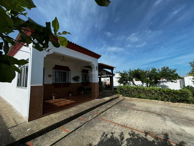 Chalet en venta en Chiclana de la Frontera, Los Franceses La Vega. Chalet de 3 dormitorios en el Pinar de los Franceses. Chalets Chiclana de la.