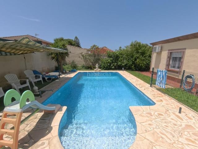 Chalet en venta en Chiclana de la Frontera, Los Franceses La Vega. Chalet hipotecable con piscina en el Pinar de los Franceses. Chalets Chiclana de la.