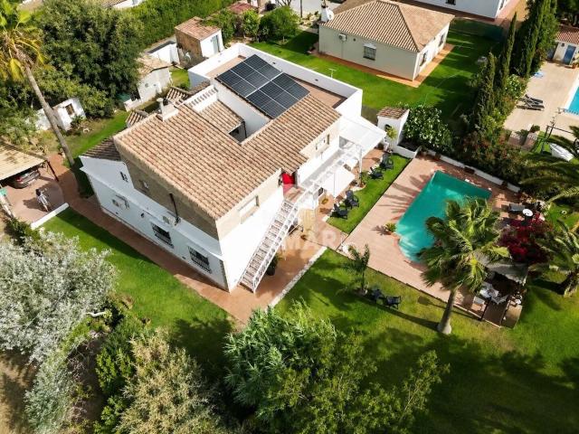 Chalet en venta en Chiclana de la Frontera, Los Franceses La Vega. Chalet independiente en Chiclana de la Frontera elegancia y funcionalidad en un enclave estratégicoPresentamos esta singular propi.