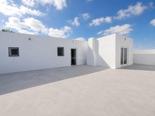 Chalet en venta en Chiclana de la Frontera, Los Franceses La Vega. Como una obra nueva casa de una planta totalmente reformada con gran patio en suelo urbano. Chalets Chiclana de la.
