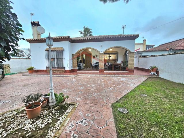 Chalet en venta en Chiclana de la Frontera, Los Gallos. Chalet con encanto. Chalets Chiclana de la.