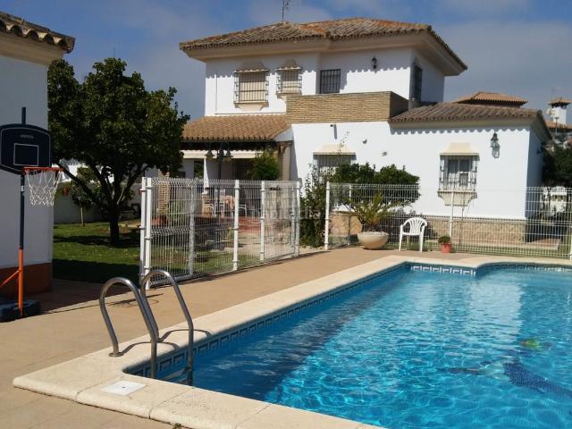 Chalet en venta en Chiclana de la Frontera, Los Gallos. Chalet en zona urbanizada. Chalets Chiclana de la.