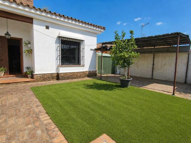 Chalet en venta en Chiclana de la Frontera, Los Gallos. CHALET URBANO. Chalets Chiclana de la.