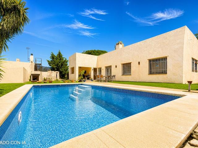 Chalet en venta en Chiclana de la Frontera, Las Lagunas Campano. Chalet con gran parcela y un enorme potencial en la zona de Tejarejos. Chalets Chiclana de la.