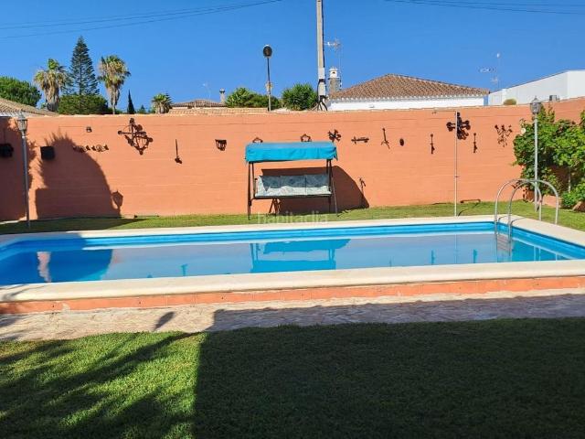 Chalet en venta en Chiclana de la Frontera, Las Lagunas Campano. CHALET CON PISCINA EN PARCELA RUSTICA DE CASI 1.000 M2. Chalets Chiclana de la.