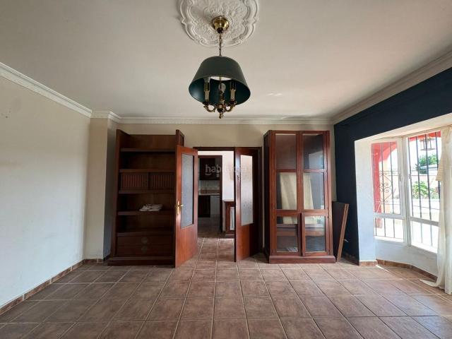 Chalet en venta en Chiclana de la Frontera, Las Lagunas Campano. CHALET CON PISCINA SEGREGADO PARA REFORMAR. Chalets Chiclana de la.
