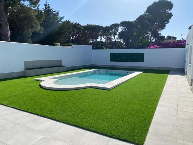Chalet en venta en Chiclana de la Frontera, Las Lagunas Campano. CHALET CON PISCINA ZONA RANA VERDE NO HIPOTECABLE. Chalets Chiclana de la.