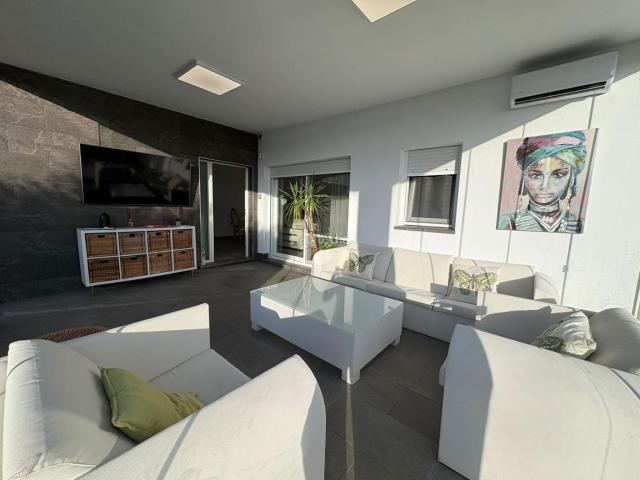 Chalet en venta en Chiclana de la Frontera, Las Lagunas Campano. CHALET INDIVISO DE DISEÑO ZONA EL SOTILLO. Chalets Chiclana de la.