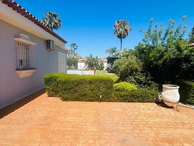 Chalet en venta en Chiclana de la Frontera, Sancti Pietri. Chalet de 3 dormitorios y piscina en Costa Sancti Petri. Chalets Chiclana de la.