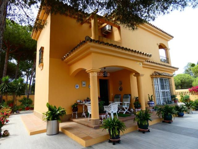Chalet en venta en Chiclana de la Frontera, Sancti Pietri. Precioso chalet en un entorno único, una de las mejores zonas de la playa para vivir todo el año. Chalets Chiclana de la.