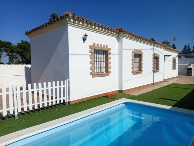 Chalet en venta en Chiclana de la Frontera, Pelagatos Pago del Humo. CHALET HIPOTECABLE CON PISCINA EN PARCELA DE 500M2 EN PAGO DEL HUMO CHICLANA. Chalets Chiclana de la.