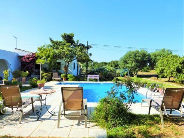 Chalet en venta en Chiclana de la Frontera, Pelagatos Pago del Humo. Villa Fazinosa con piscina privada. Chalets Chiclana de la.