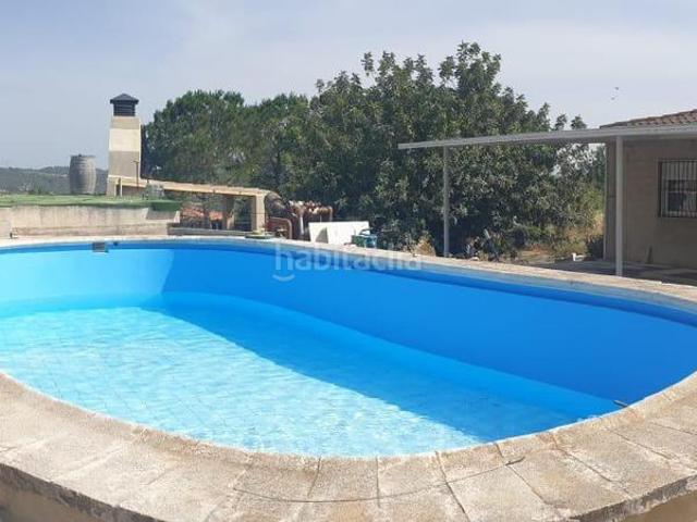 Chalet en venta en Chiva, Centro. OPORTUNIDAD DE CHALET ZONA POLIGONO LA PAHILLA CON PISCINA,BARBACOA,TRASTERO Y TERRENO EN CHIVA. Chalets.