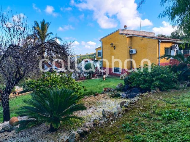 Chalet en venta en Chiva, Sierra Perenchiza Cumbres de Calicanto Sto Domingo. Chalet en venta con jardín y piscina en CalicantoSierra Perenchiza. Chalets.