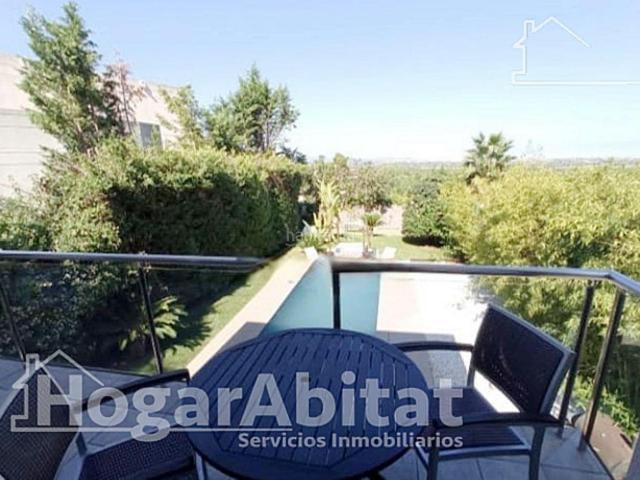 Chalet en venta en Chiva, Sierra Perenchiza Cumbres de Calicanto Sto Domingo. CHALET SEMINUEVO Y REFORMADO CON PISCINA, GARAJE Y TERRAZA. Chalets.