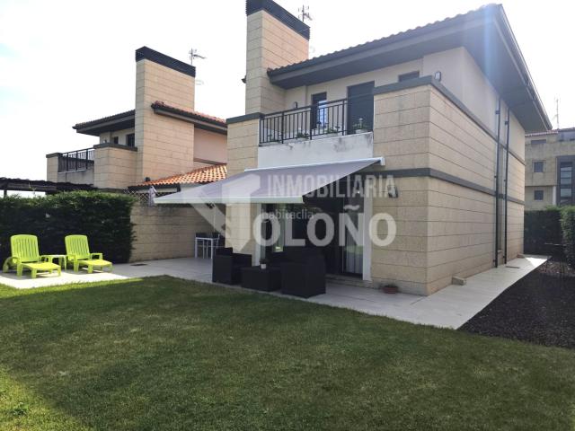Chalet en venta en Cirueña. Chalet en urbanización privada con piscina. Chalets.