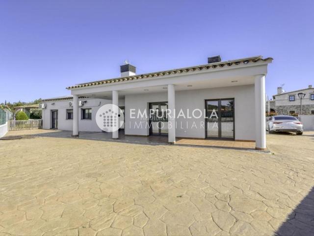 Chalet en venta en Cistella. Casa unifamiliar en venda a Cistella. Chalets.