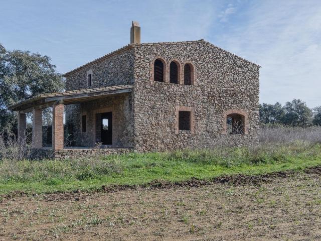 Chalet en venta en Cruïlles, Monells i Sant Sadurní de l´Heura. Masía en el Empordà Un Proyecto Arquitectónico con Visión en el Corazón del Empordà. Chalets Cruïlles, Monells i Sant Sadurní de.
