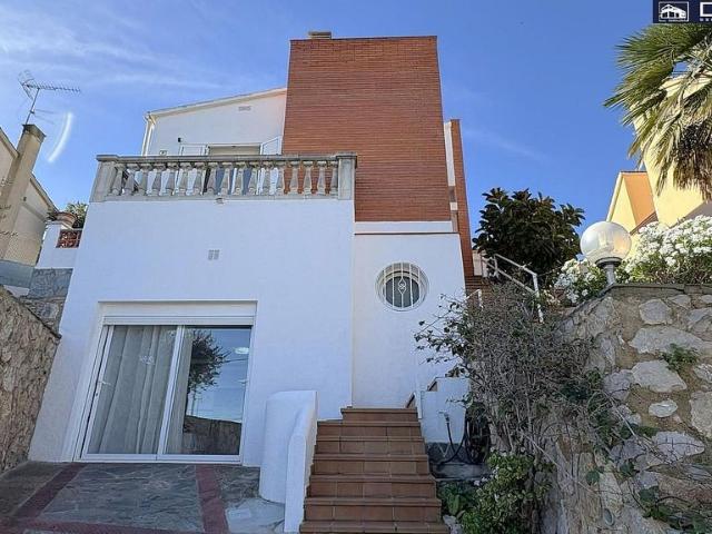 Chalet en venta en Creixell, de 122 m² 4 habitaciones por 240.000