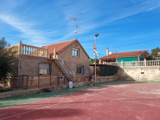 CHALET EN VENTA EN CREVILLENTE