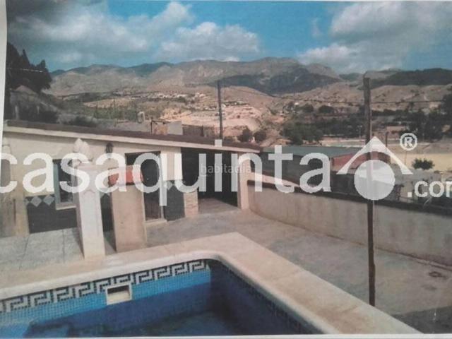 Chalet en venta en Crevillente. Casa en Crevillente con 4 dormitorios. Chalets.