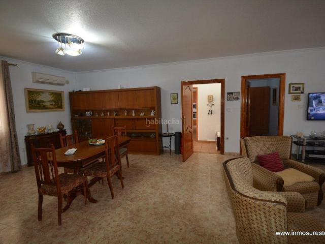 Chalet en venta en Crevillente. Chalet en Crevillente con 16.294 m2. en dos parcelas. Piscina propia. Chalets.