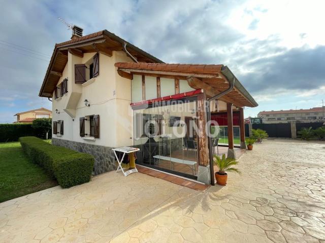 Chalet en venta en Cuzcurrita de Río Tirón. Chalet Independiente en La Rioja Alta con piscina privada. Chalets Cuzcurrita de Río.