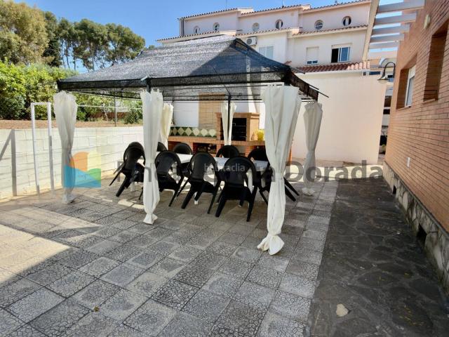Chalet en venta en Cubelles, Bardaji El Molí de Baix. TORRE INDEPENDIENTE EN PLENO CENTRO URBANO. Chalets.