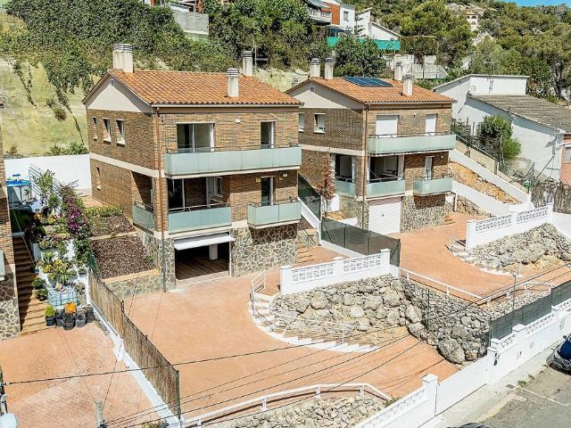 Chalet en venta en Cubelles, de 160 m² 4 habitaciones por 385.000