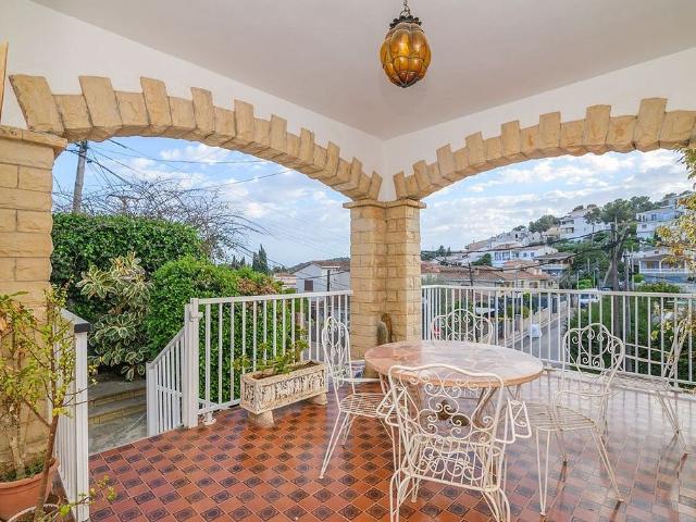 Casa en venta en calle Del Gessamí, Cubelles, de 178 m² 5 habitaciones por 399.900