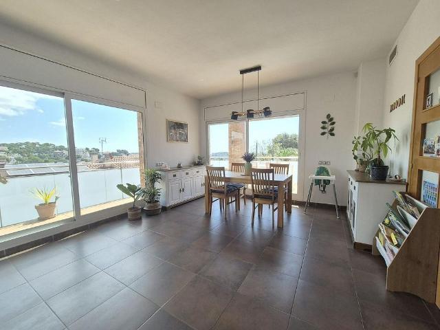Chalet en venta en Cubelles, de 268 m² 4 habitaciones por 425.000
