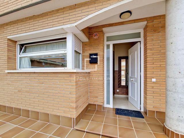 Chalet en venta en Cubelles, Les Salines Pla de Sant Pere. Casa villa de 3 dormitorios en venta en Cubelles, Barcelona. Chalets.