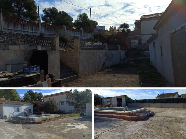 Chalet en venta en Cunit, Costa Cunit Els Jardins Els Rosers Costa Dorada. casa sola con terreno. Chalets.