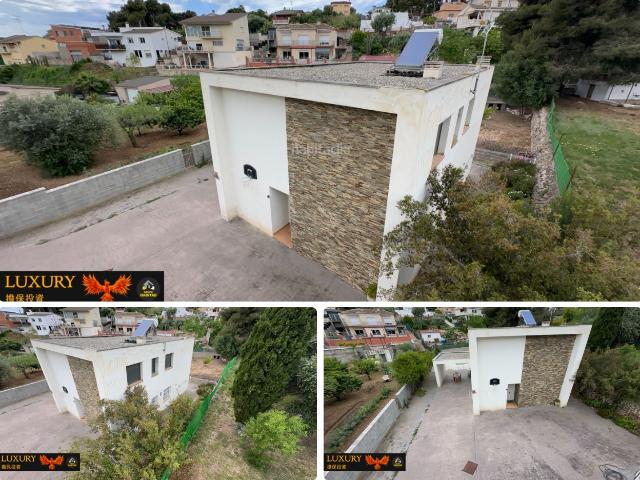 Chalet en venta en Cunit, Costa Cunit Els Jardins Els Rosers Costa Dorada. EXCELENTE UBICACIÓN. Chalets.